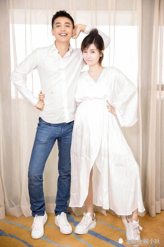 李晟李佳航首晒恩爱孕照，这个情人节一家三口过