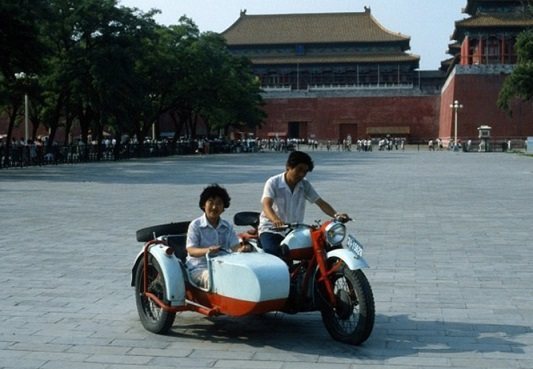 80年代的北京和东京对比老照片：差别很大，你感慨吗？！