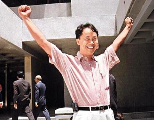 从差佬到李嘉诚背后的男人，每年花掉李家10亿，却让李家高枕无忧