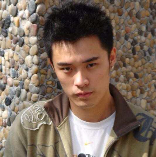 陈赫18 岁照片撞 脸周杰伦, 但 陈赫爸爸18 岁时更 帅