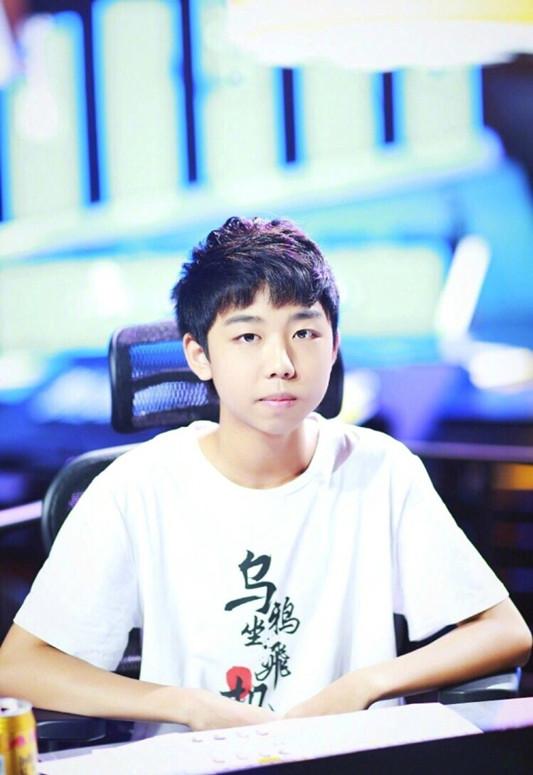 天才吃鸡少年实力强过外挂,查看职业经历后喷