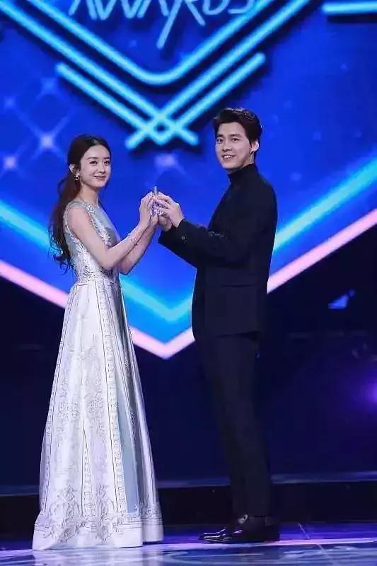吴亦凡or李易峰, 赵丽颖到底和谁一起跨年?