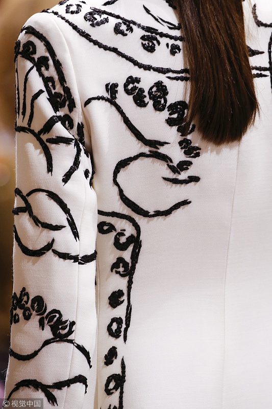 她竟然成为2018Dior春夏高定秀场上最抢眼的