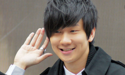 笑起来有酒窝好看的男明星,易烊千玺竟然不敌