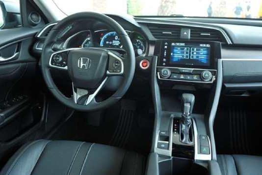 第一眼见到思域，就被它靓丽的外观吸引了，真是享受！