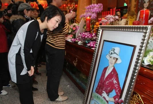帽子歌后凤飞飞离世，临终前亲自安排后事，去世后推迟死讯发布