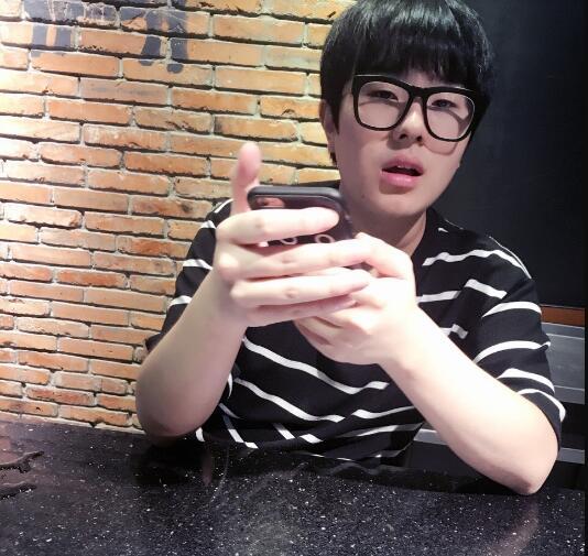 虎牙金灿毅登顶国服第一ID改成这样,网友:有技