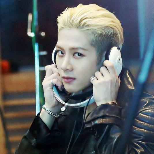 《热血街舞团》创办,鹿晗陈伟霆当导师,另外两