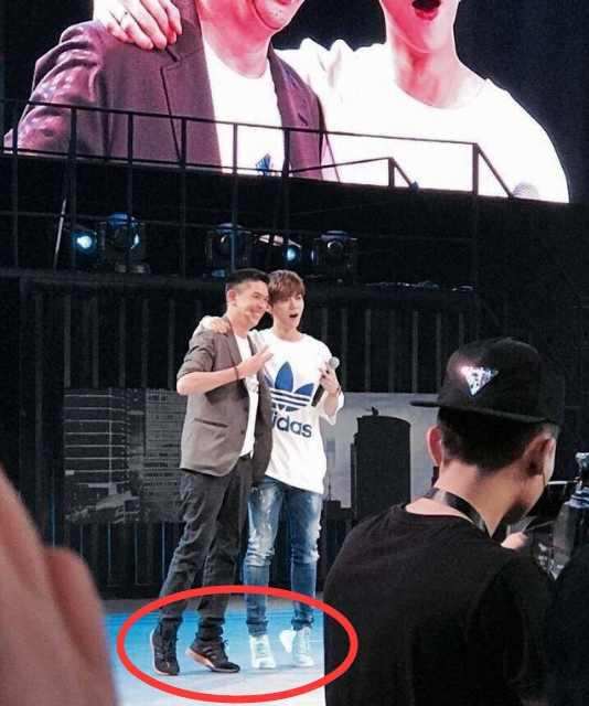 身高不够? 靳东鹿晗踮脚尖, 黄轩垫箱子, 成龙薛