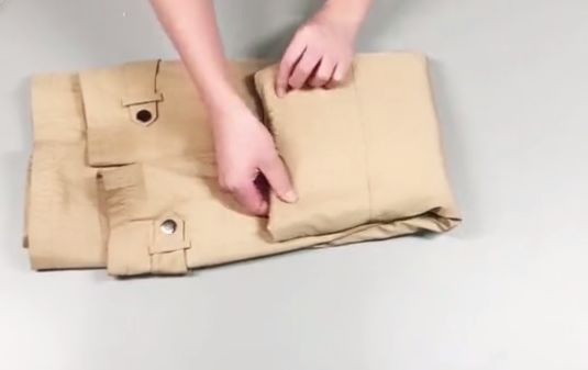 带帽子外套怎么叠?这种叠法,知道的人不多,学