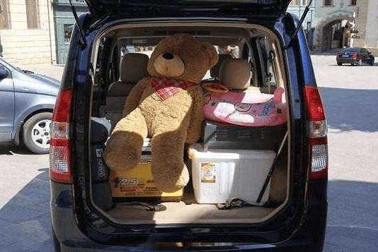 小伙开五菱宏光为女友搬行李 交警一句话 小伙懵了!