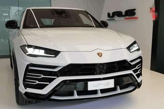 国内首台兰博基尼SUV到店, 颜值逆天, 网友: 小心众泰皮尺部