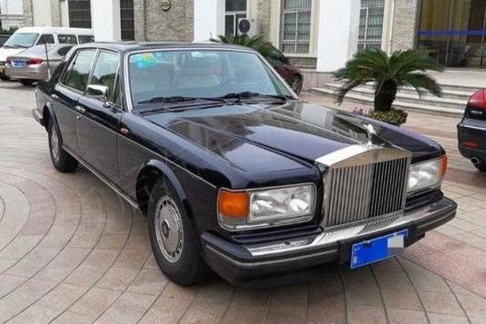 上海某老板14年来始终只乘坐这辆车：03年的劳斯莱斯幻影很复古