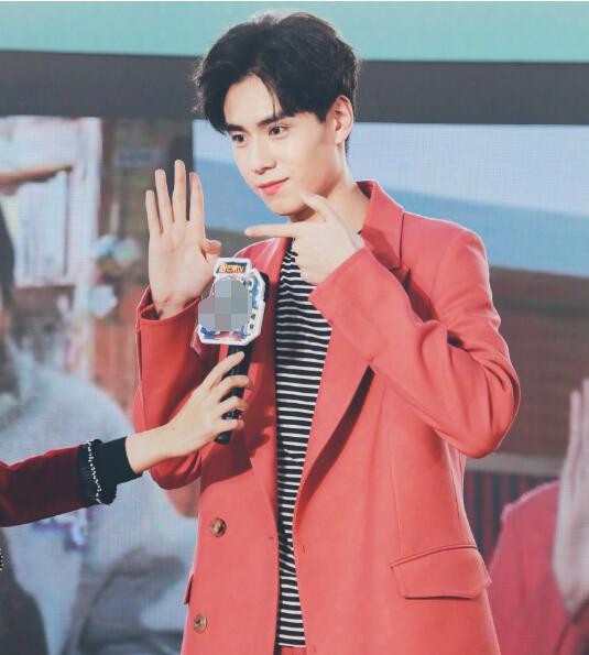 胡一天假唱, 邓伦假唱, 演员就能理解吗? 网友: