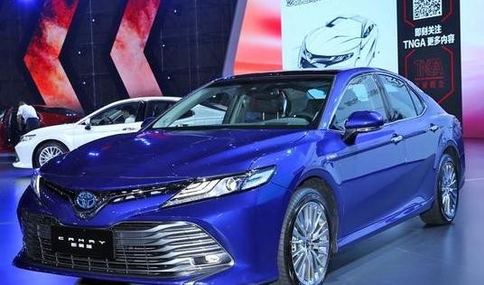 国产第八代混动凯美瑞，外观更漂亮，内饰用料更足