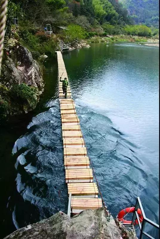 tips:票价(供参考):布袋山景区50元/人地址:台州市黄岩区屿头乡