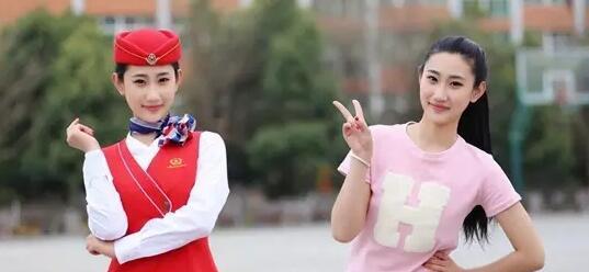 空姐漂亮,懂礼仪,会打扮,爱时尚,爱微笑是人们心中的形象,但是当空姐