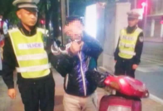相当于醉驾标准的4倍!男子醉驾摩托车闯入海滨
