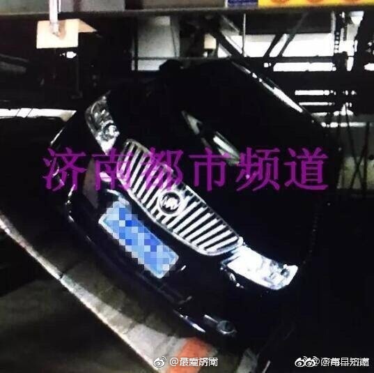 吓人!济南诚基中心立体车库下降过程中坠落!突