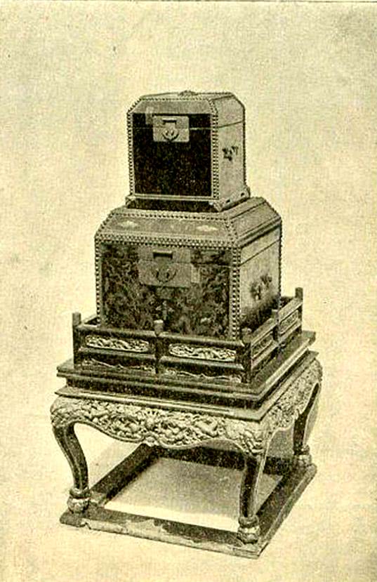 老照片:民国从沈阳故宫搬走的宝贝,香妃像等!