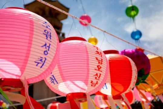 这个国家也过春节:拜年吃年夜饭,还喜欢贴白色