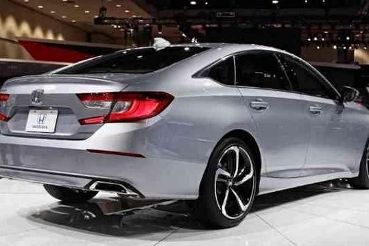 售价17万！买这款合资车，颜值高，动力大，一箱油跑2100k