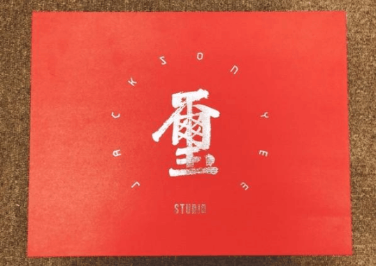 TFBOYS送媒体礼物曝光 易烊千玺写藏头诗尽