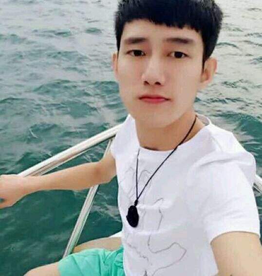 舞帝利哥被小白龙嘲讽,小白龙扬言利哥直播间