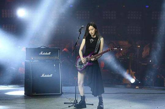 《前任攻略3》票房破12亿,女主于文文上热搜,