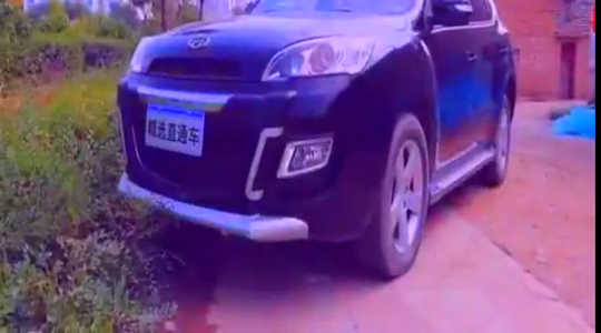 不到5万！双色车身、还配全景天幕，吉利家族最便宜SUV来了！