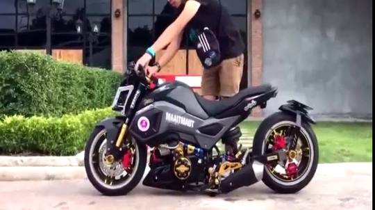 机车自带气动悬挂，一秒变身SUV