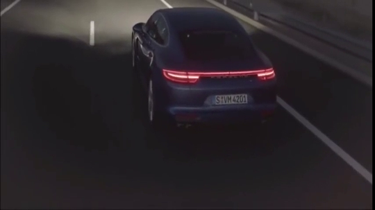 保时捷不给BBA活路，30万的SUV，统治国内市场