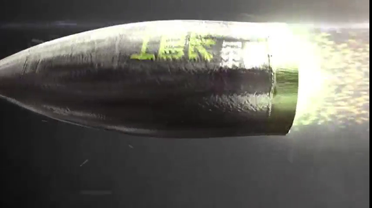 还以为是辆普通的SUV 车顶一开伸出一挺加特林