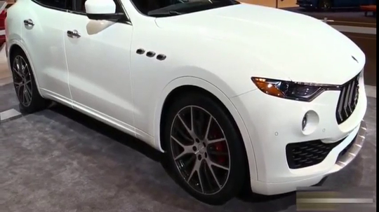 最新款的玛莎拉蒂SUV，打开车门的一刻，果断放弃买保时捷卡宴了