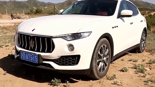 《玛莎拉蒂levente》美女全方面评测suv，越野强，干的过卡宴吗