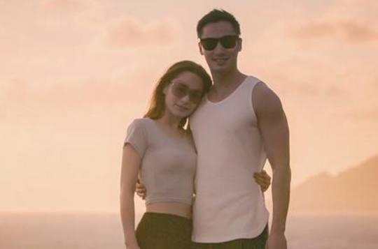 钟欣潼当年为何让陈冠希拍照而不阻止, 如今订婚, 终于说出真相