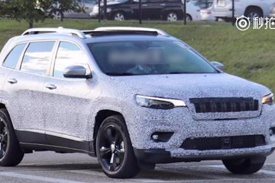 吉普终于发狠，自由光将增2.0T机头，动力270匹，25万扮猪吃老虎