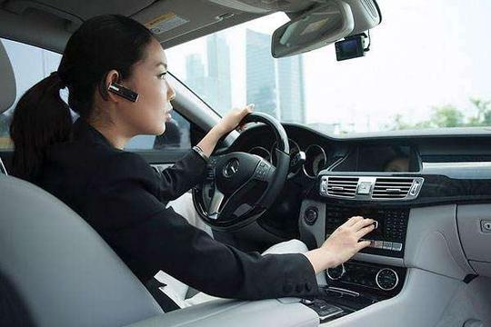 老司机开车为什么戴手套 d8a6-fypsqka7842272.jpg