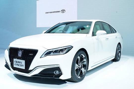 年轻化入了魔的丰田皇冠，日本地区卖疯了，而国内却始终无人问津