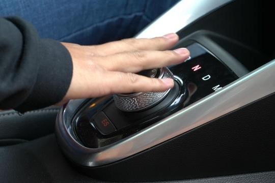 捷豹的旋钮，兰博的按键，奥迪的竖屏，最适合年轻人的车