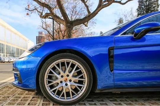 Panamera 4S | 披着精分外衣的偏执狂