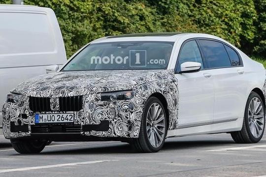 宝马7系小改款预计年底亮相，到底能否撼动奔驰S级的地位？