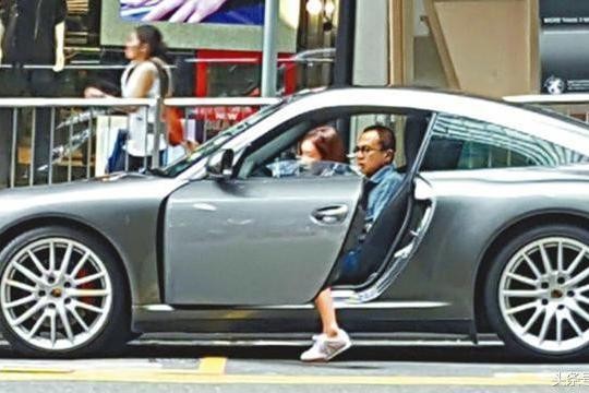 千亿富二代，一辆车用了12年，如今换辆百万豪车，很多人说低调