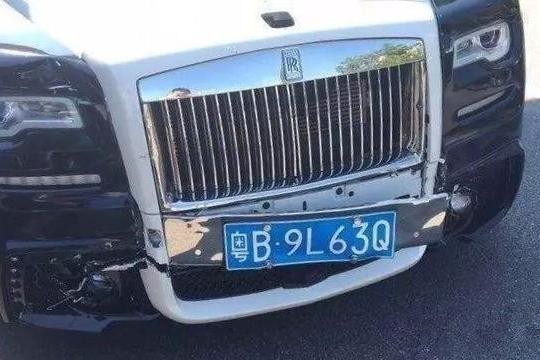 劳斯莱斯追尾天籁，追尾原因竟然是因为这个，看懂后惊心动魄！