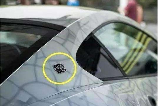 这辆法拉利全球只限1辆，只因车上俩字，被中国人加七百万拿下