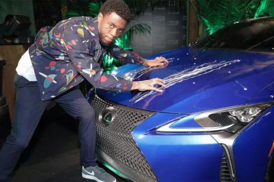 我实在不懂，一个比钢铁侠还有钱的男人为什么选一台丰田