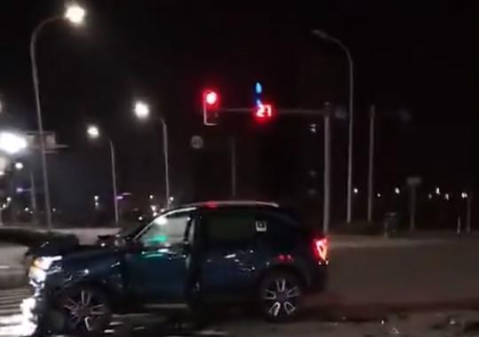 领克01全国首撞，说好的自动刹车呢？这质量让广大民众大跌眼镜