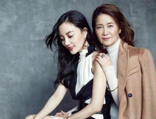 李小璐被曝出轨人设崩塌,贾乃亮岳母发声霸气