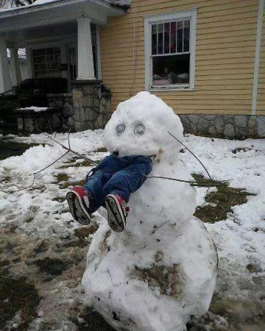长沙下雪了,但是长沙人不出去打雪仗,而是在笑别人堆的雪人