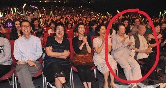 刘德华父母曝光，生活朴素，穿廉价衣服和鞋子，如今变成这样